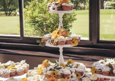 wedding-cupcake-display